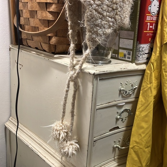 🌈 Fuzzy Pom Pom hat hand knit silk blend - Picture 7 of 8